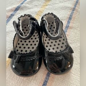 Robeez Black Patent Leather Baby Shoes 6-9 months size 3